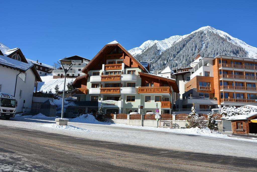 Garni Alpenhof Hotel 4*